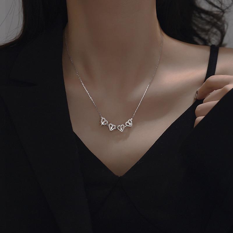 Luxe Four Leaf Clover Necklace Womens New Detachable Design Sense of High Grade Simple Temperament Chain Accessories
Luxe Four Leaf Clover Necklace Womens New Detachable Design Sense of High Grade Simple Temperament Chain Accessories