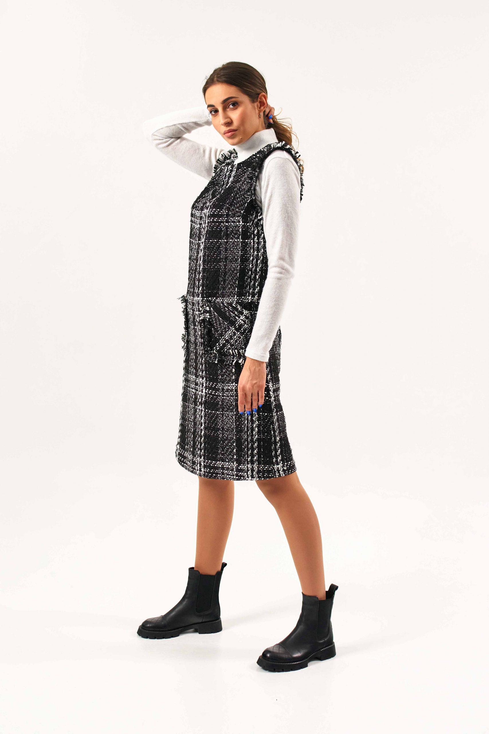 Теплий сарафан із кишенями 40 чорний
Теплий сарафан із кишенями 40 чорний