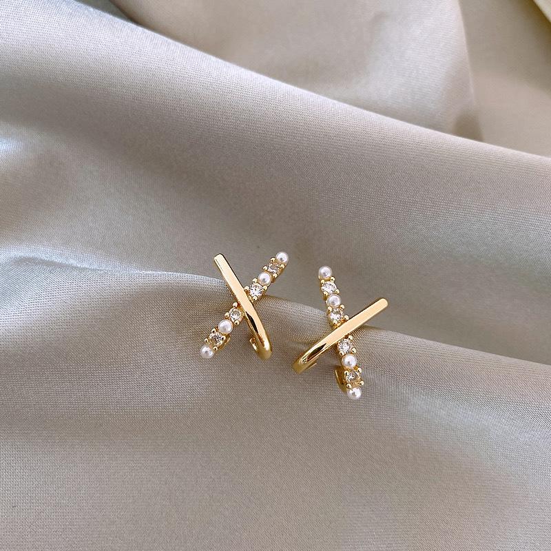 Delicate and Compact Cross Pearl Stud Earrings S925 Silver Needle Earrings Women s Ear Jewelry
Delicate and Compact Cross Pearl Stud Earrings S925 Silver Needle Earrings Women s Ear Jewelry