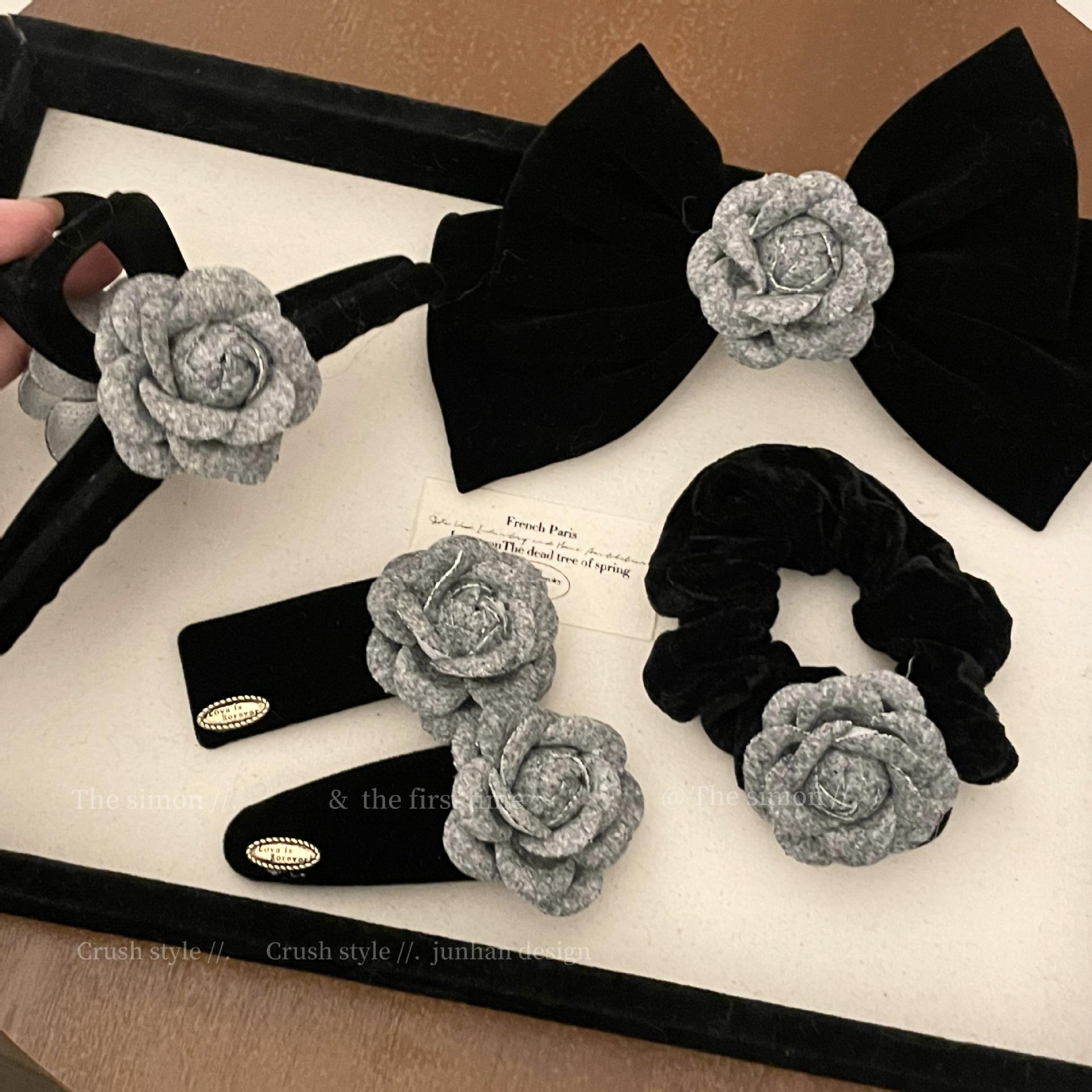 Cool Gray Velvet Camellia Hair Claw Scrunchie – High Elastic Korean Updo Accessory
Cool Gray Velvet Camellia Hair Claw Scrunchie – High Elastic Korean Updo Accessory