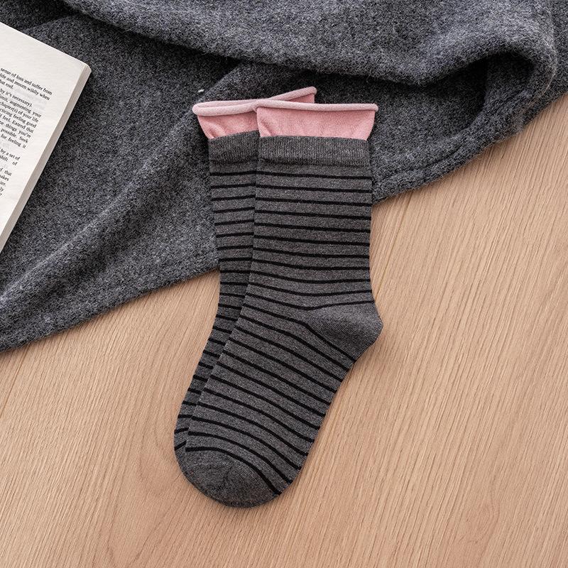 Female Autumn New Classic Stripe Color Collision Curled Boneless In The Tube Pile Socks 1 pair темно серый
Female Autumn New Classic Stripe Color Collision Curled Boneless In The Tube Pile Socks 1 pair темно серый