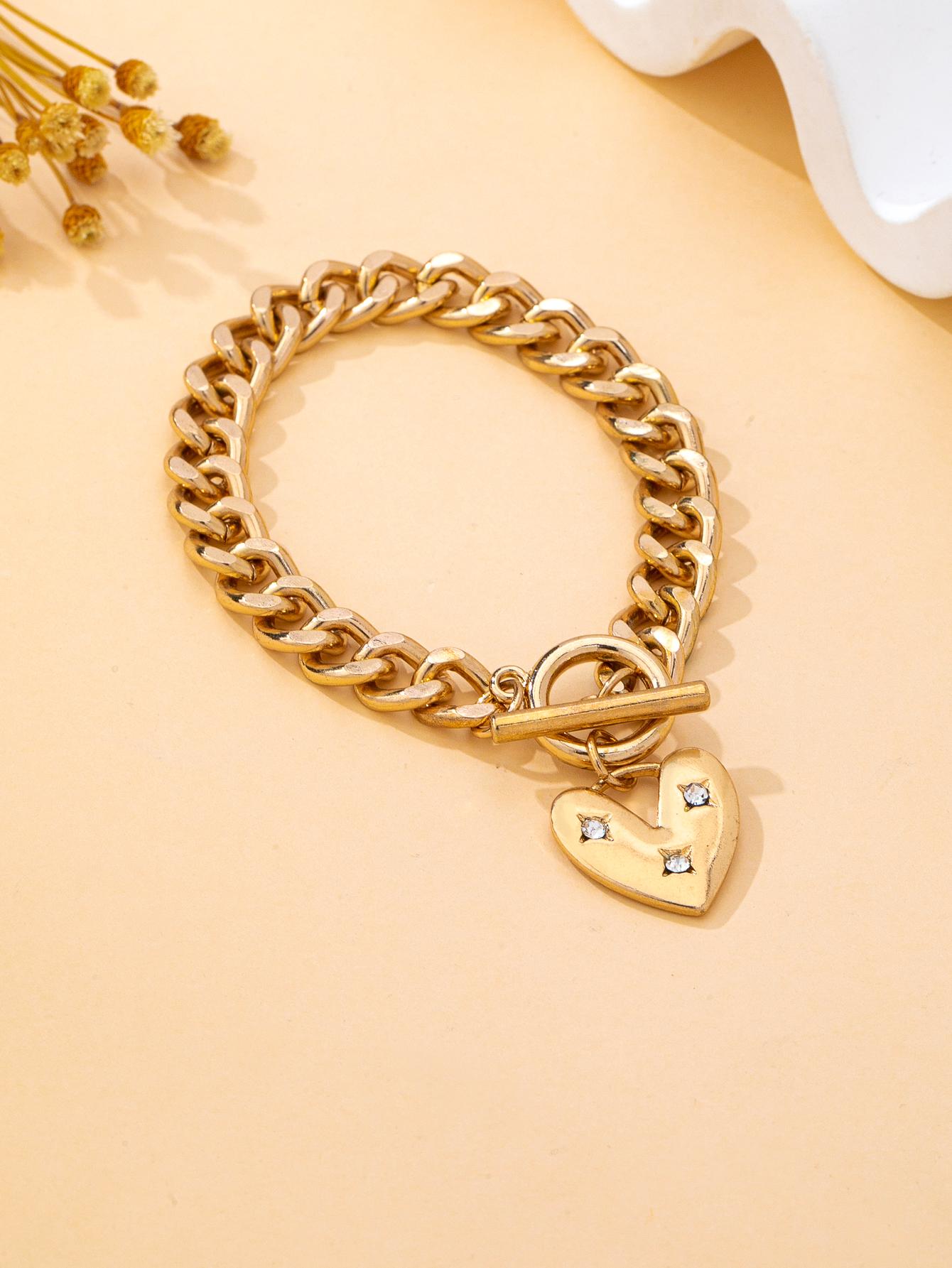 A Fashionable Women s Bracelet with an Elegant and Romantic Heart-Shaped Zinc Alloy Pendant and Ot Clasp, Inlaid with Glass Gemstones, Suitable for Da
A Fashionable Women s Bracelet with an Elegant and Romantic Heart-Shaped Zinc Alloy Pendant and Ot Clasp, Inlaid with Glass Gemstones, Suitable for Da