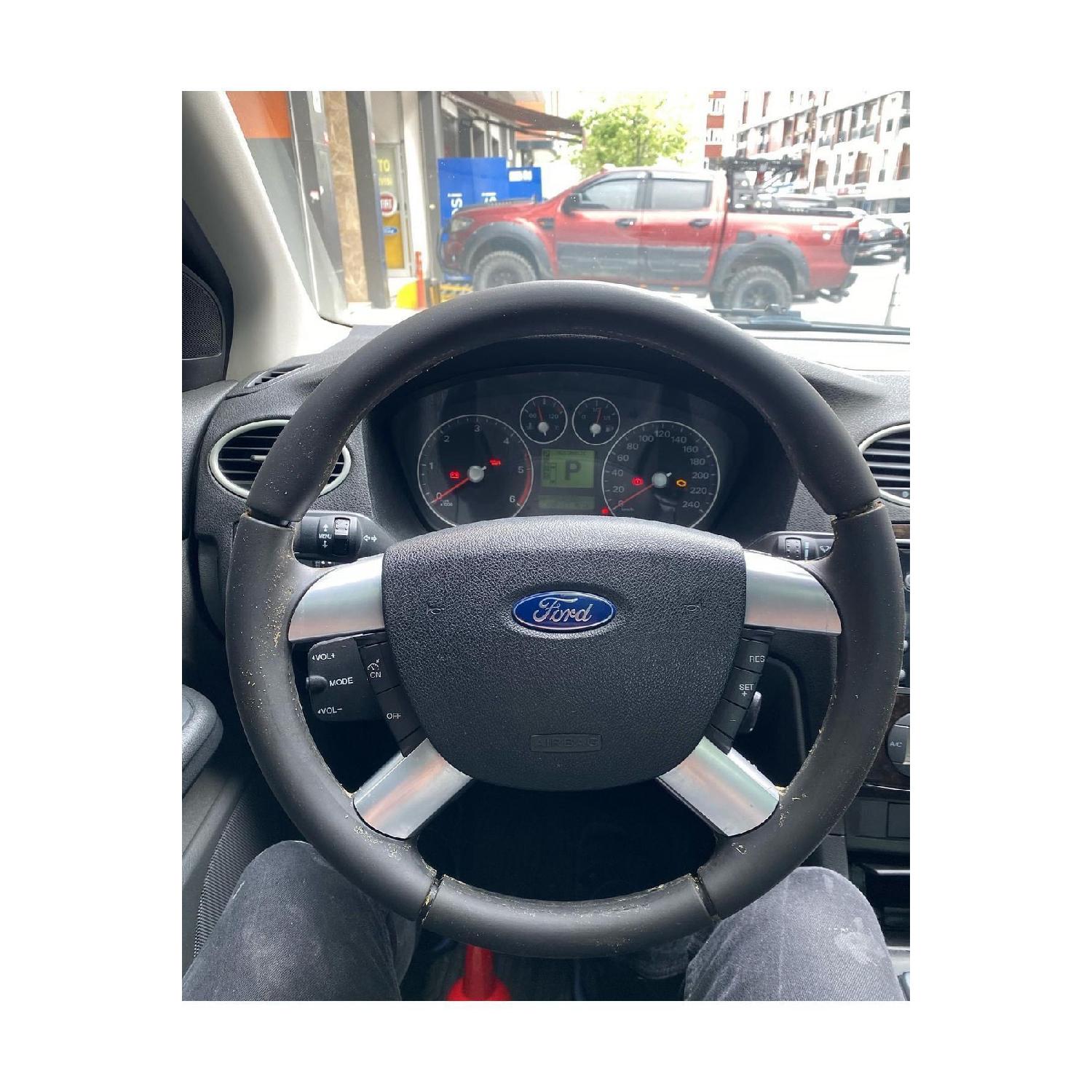 Чехол на рулевое колесо Ford Focus 2.5 для конкретного автомобиля (Оригинальную кожу нужно снять и сделать)
Чехол на рулевое колесо Ford Focus 2.5 для конкретного автомобиля (Оригинальную кожу нужно снять и сделать)
