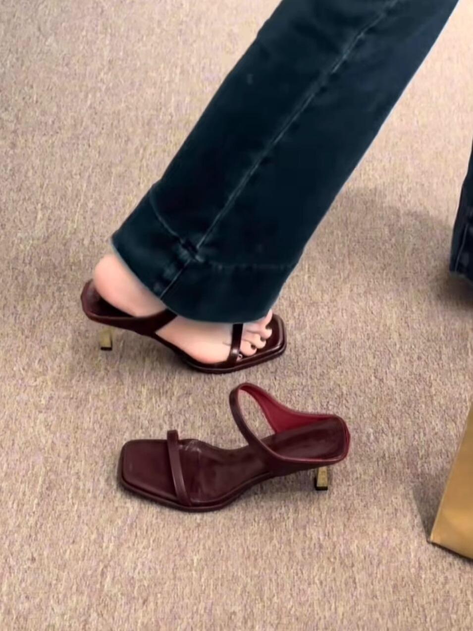 Internet celebrities new sexy leopard print high-heeled sandals women 2025 summer wear silver open-toed slippers with stiletto heels 39
Internet celebrities new sexy leopard print high-heeled sandals women 2025 summer wear silver open-toed slippers with stiletto heels 39