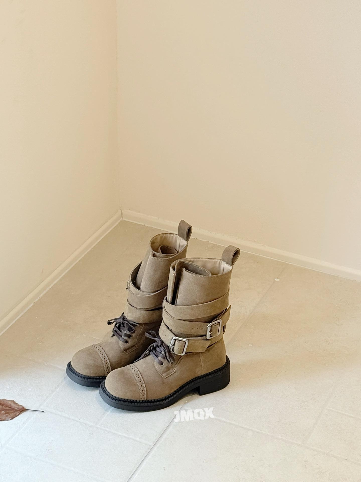 2025 new leather fashion boots women s versatile comfortable thick heel locomotive boots belt buckle slim mid tube Martin boots tide 39 хаки
2025 new leather fashion boots women s versatile comfortable thick heel locomotive boots belt buckle slim mid tube Martin boots tide 39 хаки