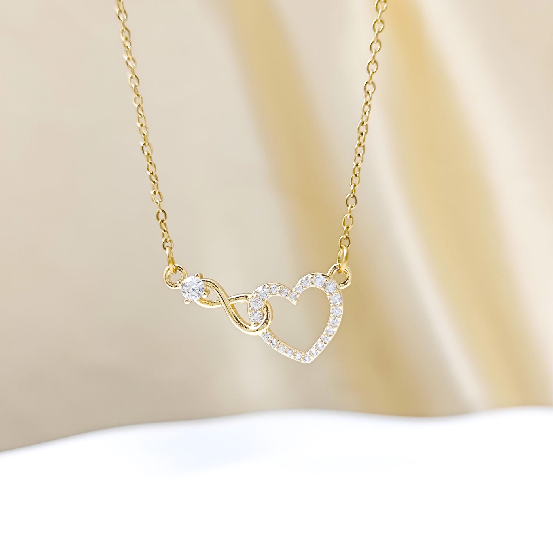Elegant Heart-Shaped Necklace: Simple European & American Style Clavicle Chain
Elegant Heart-Shaped Necklace: Simple European & American Style Clavicle Chain