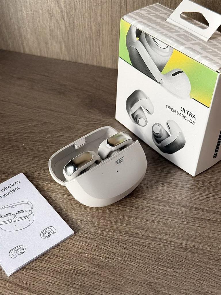 Бездротові спортивні навушники-кліпси Bose V12 з відкритим акустичним оформленням
Бездротові спортивні навушники-кліпси Bose V12 з відкритим акустичним оформленням