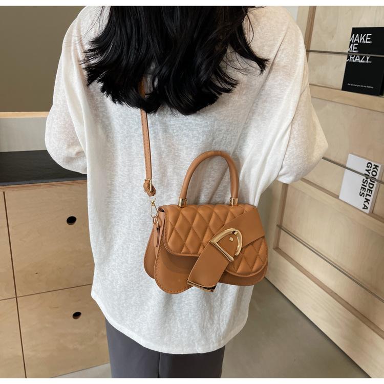 Textured retro small bag women s new popular Korean version portable small square bag fashionable and simple shoulder messenger bag хакі
Textured retro small bag women s new popular Korean version portable small square bag fashionable and simple shoulder messenger bag хакі