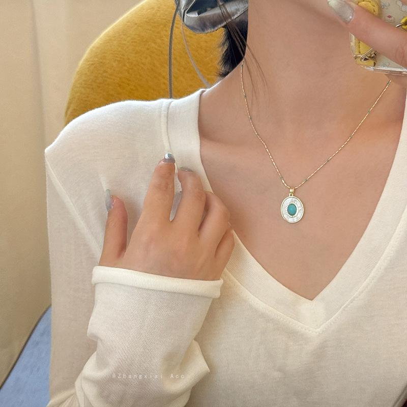 Turquoise zircon fritillary pendant necklace simple niche temperament collarbone chain light luxury high-end versatile jewelry women
Turquoise zircon fritillary pendant necklace simple niche temperament collarbone chain light luxury high-end versatile jewelry women