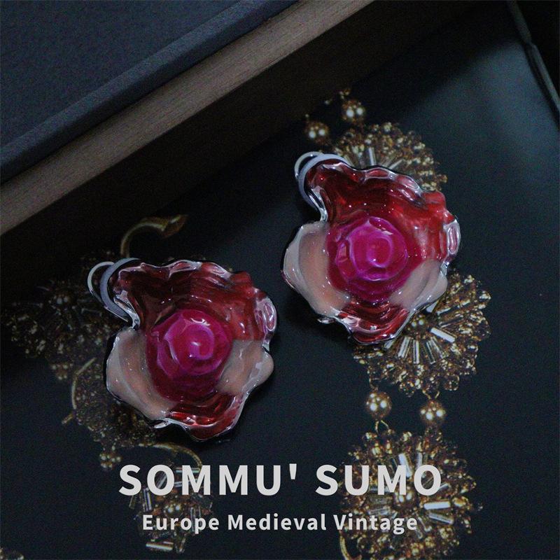 European, American and medieval earrings, Italian and French heavy industry enamel color matching flower temperament earrings retro and gentle
European, American and medieval earrings, Italian and French heavy industry enamel color matching flower temperament earrings retro and gentle