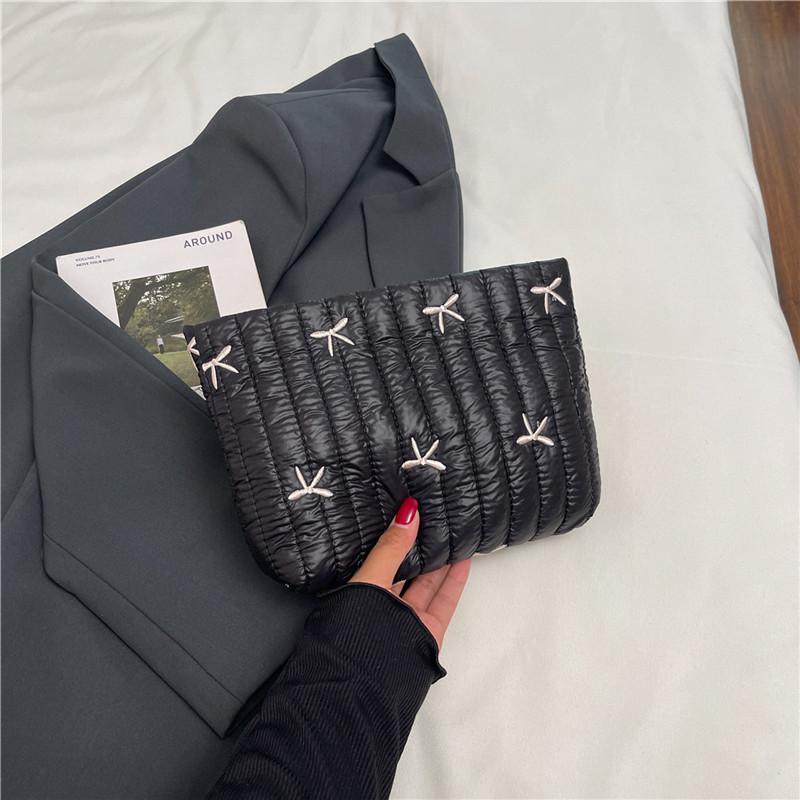 Winter New Simple Mini Bags Fashi Corduroy Butterfly Print Large Capacity Makeup Handbag Casual and Versatile Messenger Bags чёрный
Winter New Simple Mini Bags Fashi Corduroy Butterfly Print Large Capacity Makeup Handbag Casual and Versatile Messenger Bags чёрный