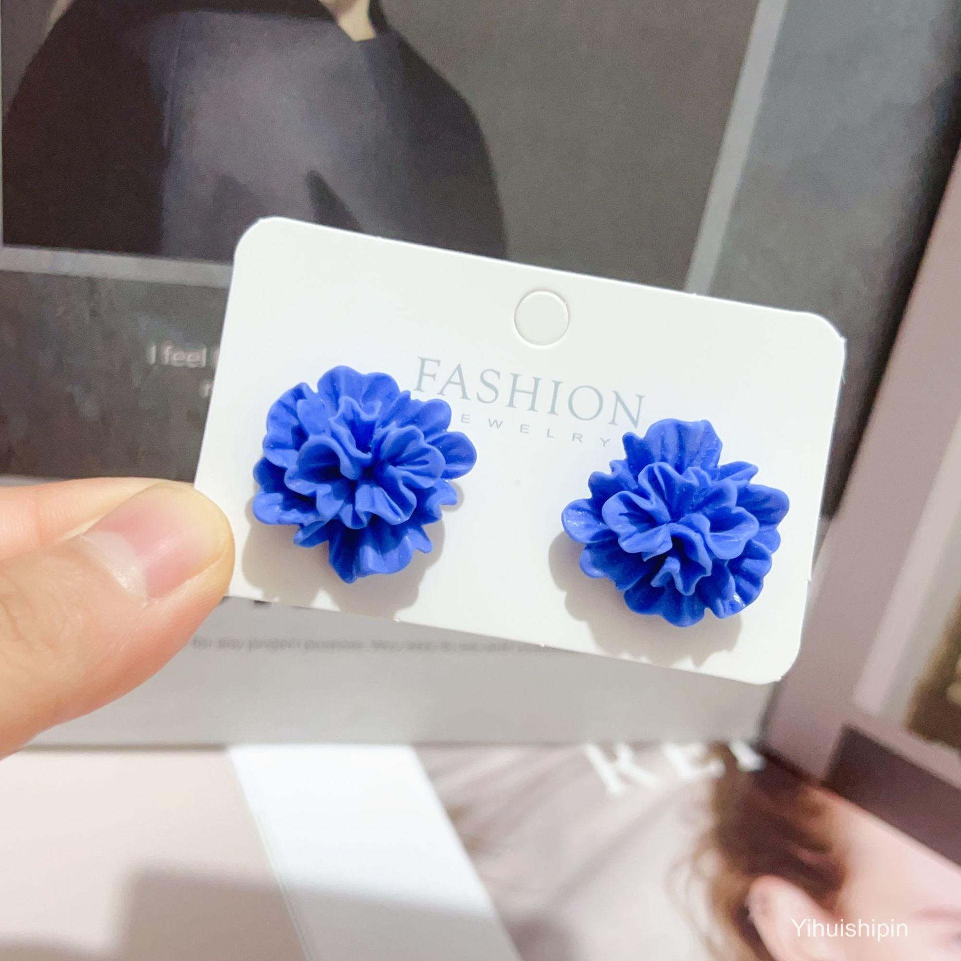 Korean white camellia flower light luxury temperament simple and cute high-end design stud earrings синій
Korean white camellia flower light luxury temperament simple and cute high-end design stud earrings синій
