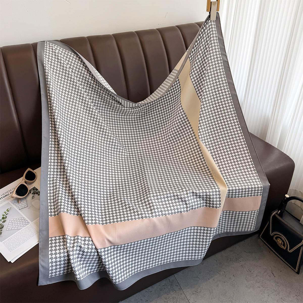 Новый Универсальный Большой Квадратный Шарф в Гусиную Лапку Модный Универсальный Темперамент Шарф, Молодящий Защита от Солнца Кардиган Защита Шеи 90*90cm
Новый Универсальный Большой Квадратный Шарф в Гусиную Лапку Модный Универсальный Темперамент Шарф, Молодящий Защита от Солнца Кардиган Защита Шеи 90*90cm