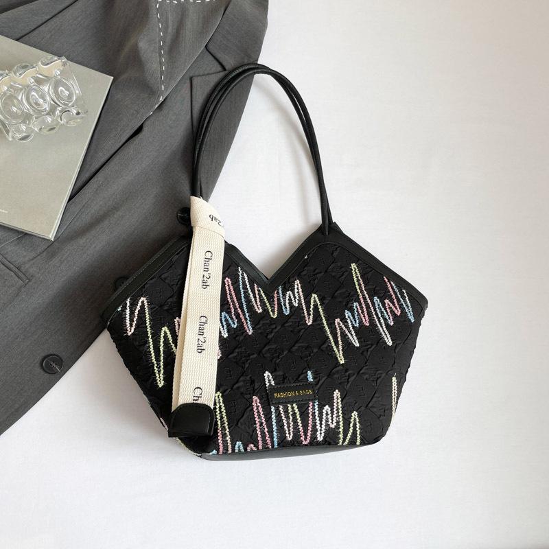 New line design casual fashion trend beautiful large capacity portable shoulder armpit tote bag чорний
New line design casual fashion trend beautiful large capacity portable shoulder armpit tote bag чорний