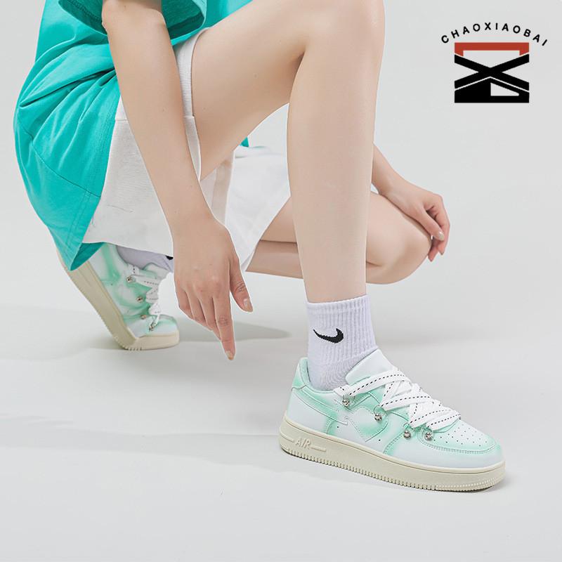 CHAOXIAOBAI Окрашенная пара с градиентом, новинка 2023 года, маленькая модная обувь для досок, дышащие легкие кроссовки, женские универсальные летние кроссовки
CHAOXIAOBAI Окрашенная пара с градиентом, новинка 2023 года, маленькая модная обувь для досок, дышащие легкие кроссовки, женские универсальные летние кроссовки