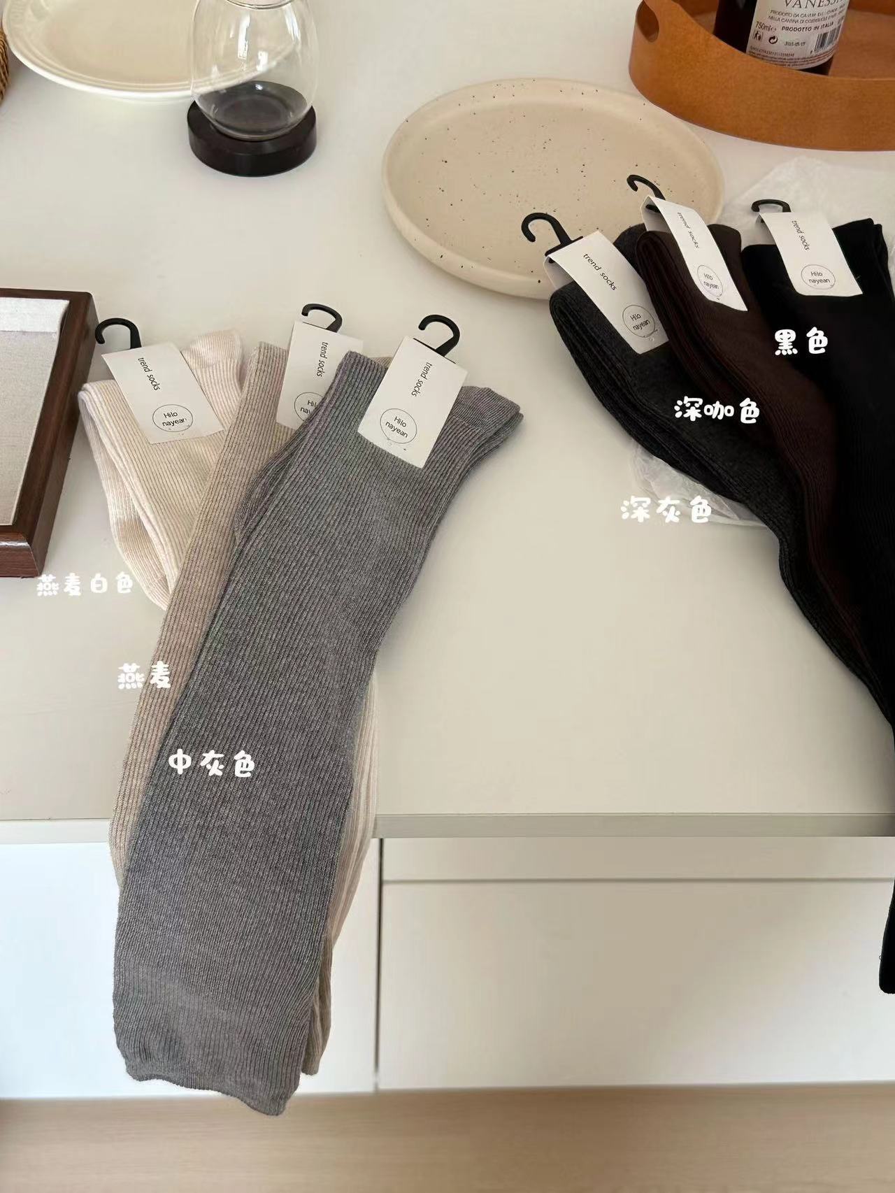 Nanye Solid Color Thigh Socks College Wind Cotton Over Knee Stockings One size темно-коричневого кольору
Nanye Solid Color Thigh Socks College Wind Cotton Over Knee Stockings One size темно-коричневого кольору