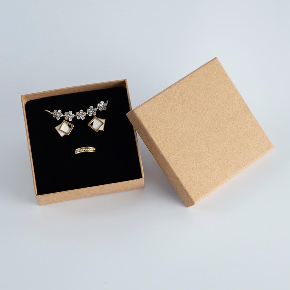 24Pcs Personalized Jewelry Paper Gift Box Wedding Favors Ring Earring Necklace Pendant Bracelet Stud Bag Storage Packaging 5x5x3cm
24Pcs Personalized Jewelry Paper Gift Box Wedding Favors Ring Earring Necklace Pendant Bracelet Stud Bag Storage Packaging 5x5x3cm