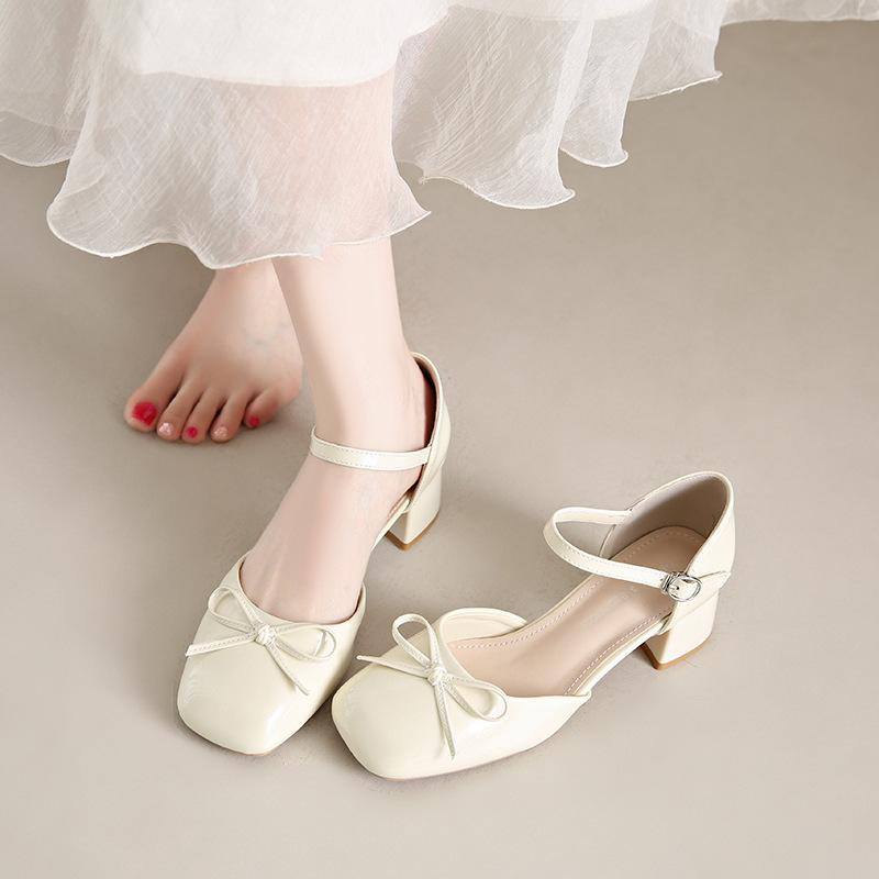 Fashion versatile pointed thick heel high heels women s 2025 new bag head hollow sandals 40
Fashion versatile pointed thick heel high heels women s 2025 new bag head hollow sandals 40