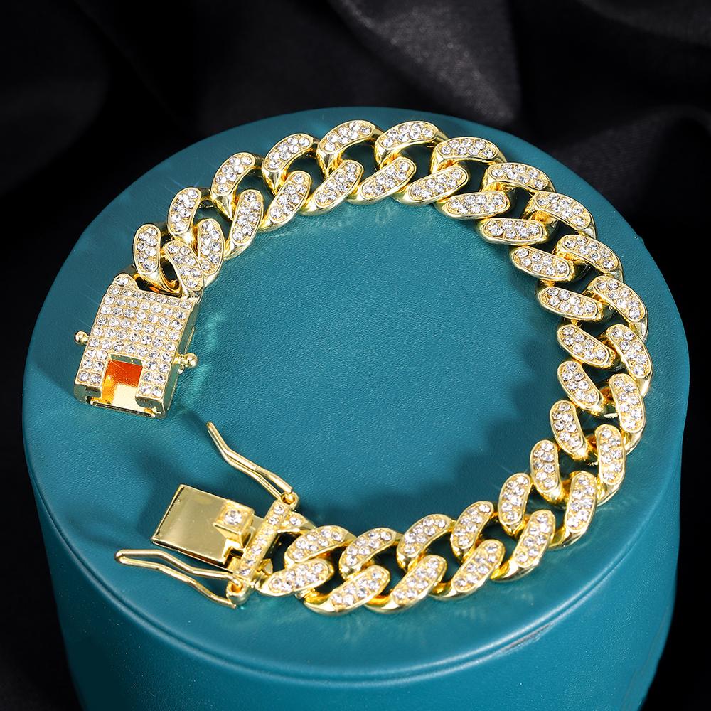 13MM Hip Hop Shiny Cuban Link Chain Bracelets Women Men Silver Color Rhinestone Iced Out Cuban Chain Bracelets Punk Jewelry Gift
13MM Hip Hop Shiny Cuban Link Chain Bracelets Women Men Silver Color Rhinestone Iced Out Cuban Chain Bracelets Punk Jewelry Gift