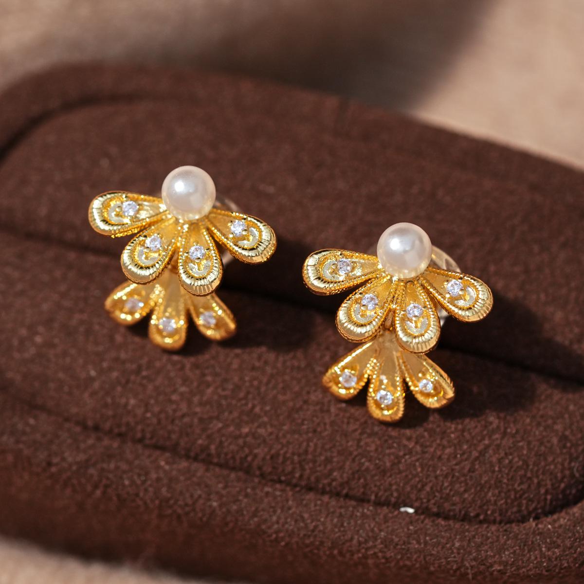 Zircon Pearl Tassel Ear Cuff: Elegant Geometric Water Drop Design Earrings for Women
Zircon Pearl Tassel Ear Cuff: Elegant Geometric Water Drop Design Earrings for Women