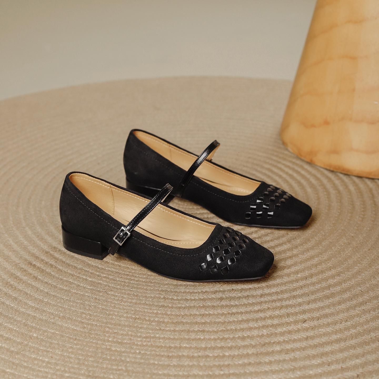 Retro square head one-word buckle Mary Jane single shoes women s low heels are not tired, versatile and comfortable with skirts, beautiful high heels 40 чорний
Retro square head one-word buckle Mary Jane single shoes women s low heels are not tired, versatile and comfortable with skirts, beautiful high heels 40 чорний