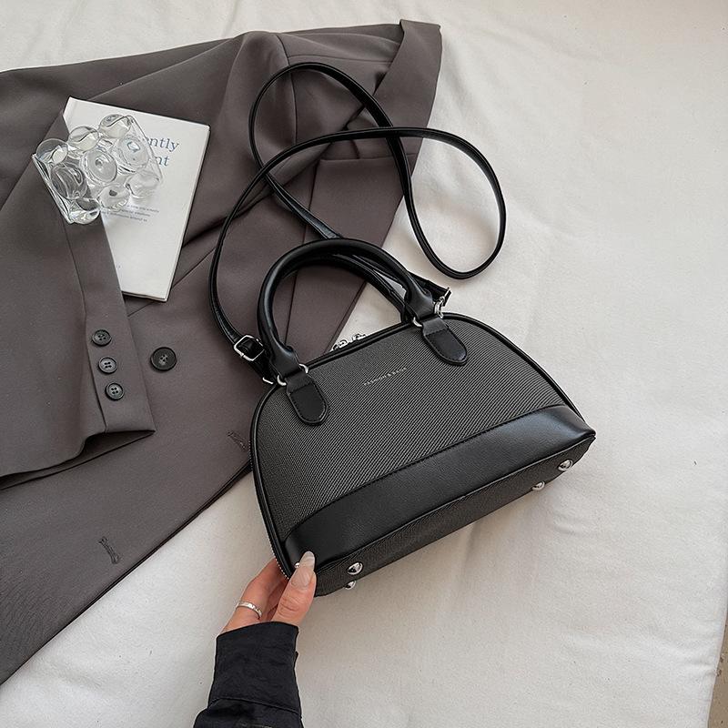 2025 new simple portable women s bag, foreign style light luxury fashionable shoulder bag niche design texture messenger bag women
2025 new simple portable women s bag, foreign style light luxury fashionable shoulder bag niche design texture messenger bag women