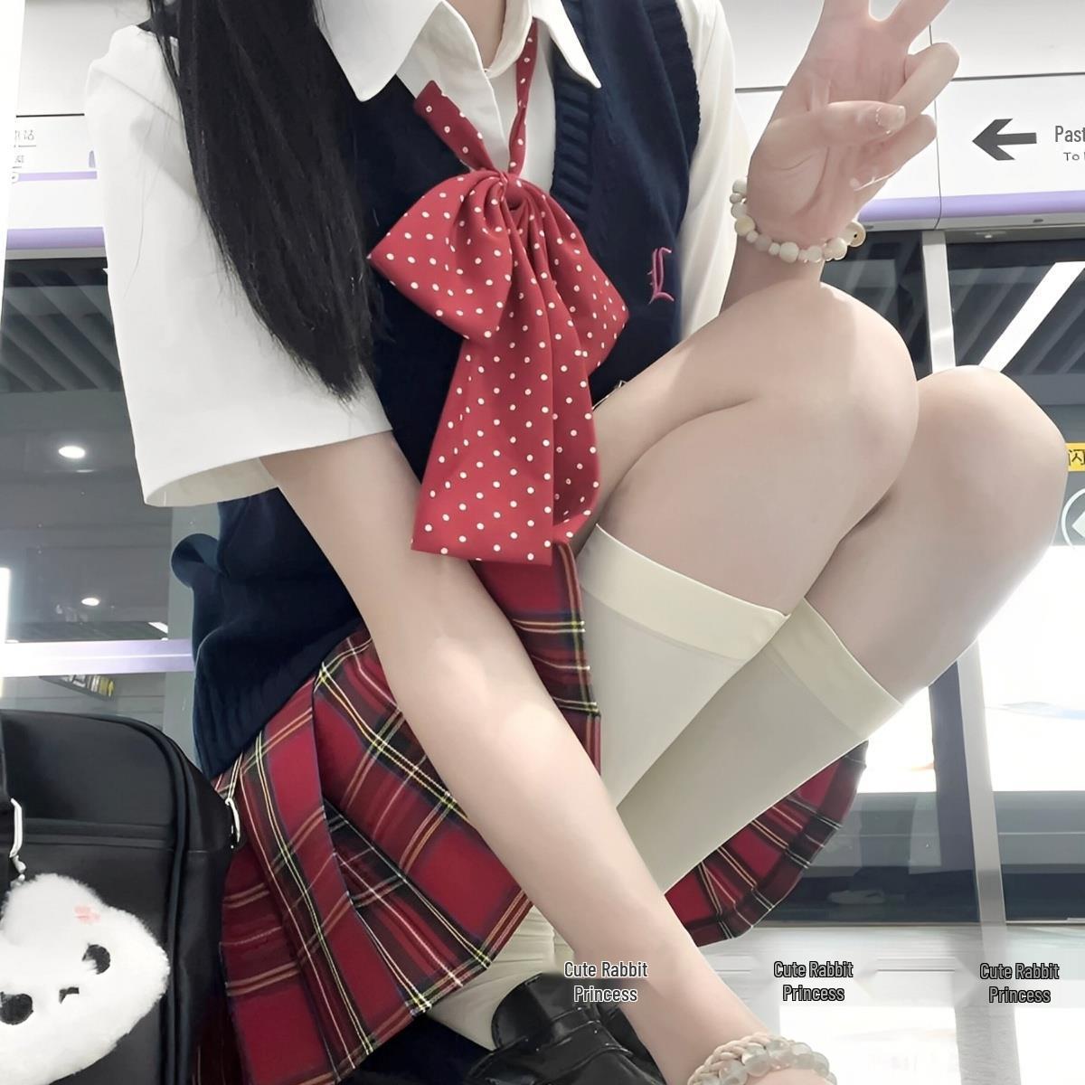 Genuine Little Pepper Red Plaid Pleated Skirt - Women s Japanese School Style, Spring/Autumn XS
Genuine Little Pepper Red Plaid Pleated Skirt - Women s Japanese School Style, Spring/Autumn XS