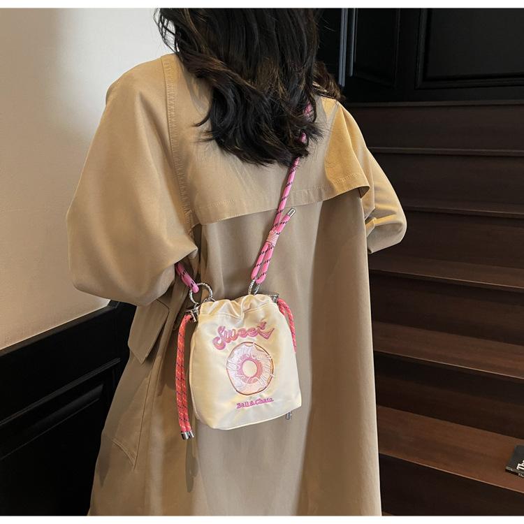 Eco-friendly shopping bag cute cloth bag embroidered flower donut girl handbag oblique span tote bag чёрный
Eco-friendly shopping bag cute cloth bag embroidered flower donut girl handbag oblique span tote bag чёрный