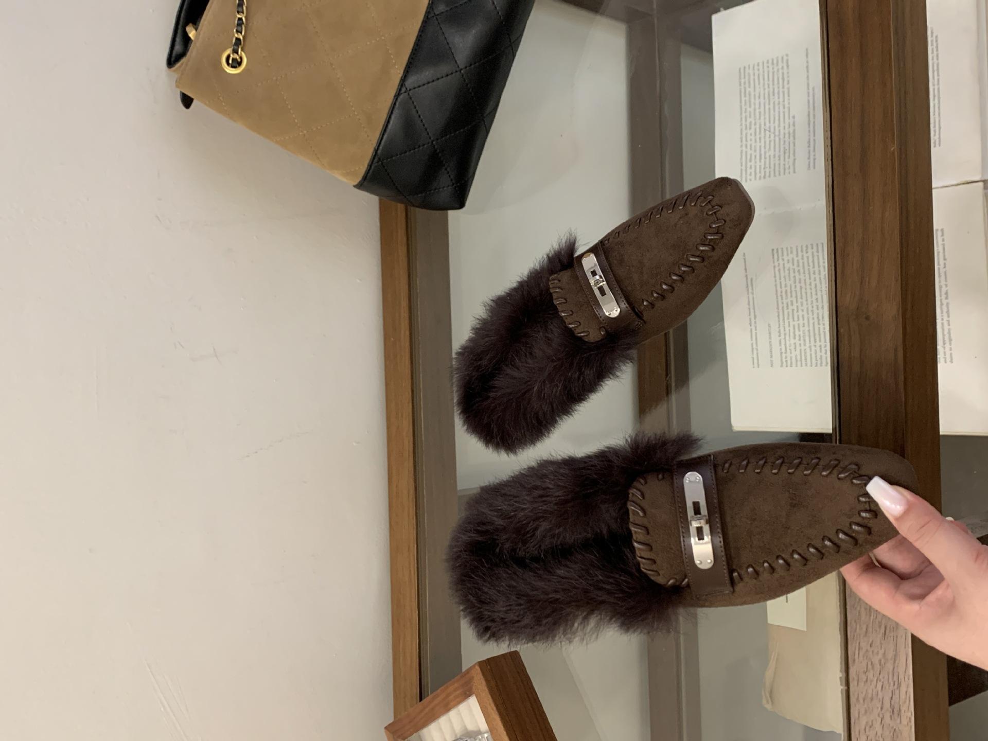 Шлепанцы на плоском каблуке с острым носком из плюшевого хлопка женская обувь для ношения осенью и зимой металлическая пряжка с одним ремешком сумка на голову полусапожки 39 кофейный
Шлепанцы на плоском каблуке с острым носком из плюшевого хлопка женская обувь для ношения осенью и зимой металлическая пряжка с одним ремешком сумка на голову полусапожки 39 кофейный