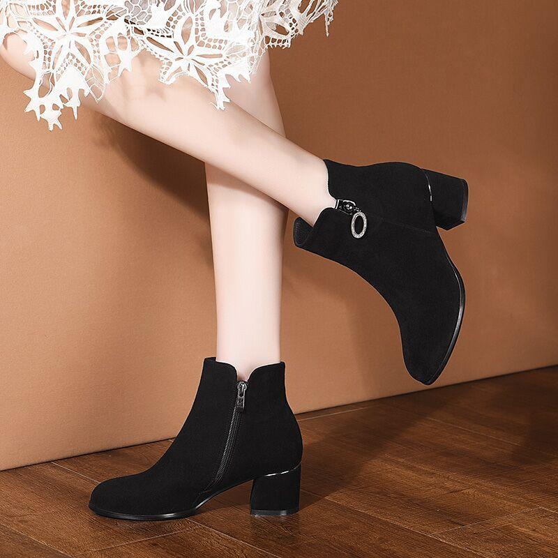 Европейские и американские короткие ботинки для поездок на работу 2024 года, осень и зима, новые теплые короткие туфли на толстой подошве с высоким каблуком для женщин Traf 35 чёрный
Европейские и американские короткие ботинки для поездок на работу 2024 года, осень и зима, новые теплые короткие туфли на толстой подошве с высоким каблуком для женщин Traf 35 чёрный