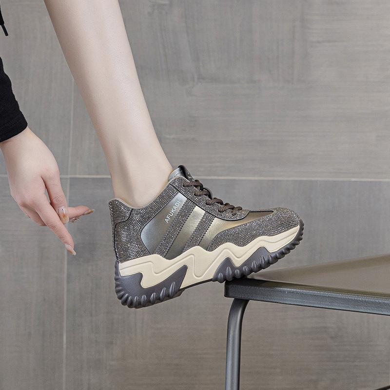 Qingfly spring and autumn new thick-soled casual sports shoes women s height increase cm comfortable and lightweight versatile dad shoes 40 сірий колір
Qingfly spring and autumn new thick-soled casual sports shoes women s height increase cm comfortable and lightweight versatile dad shoes 40 сірий колір