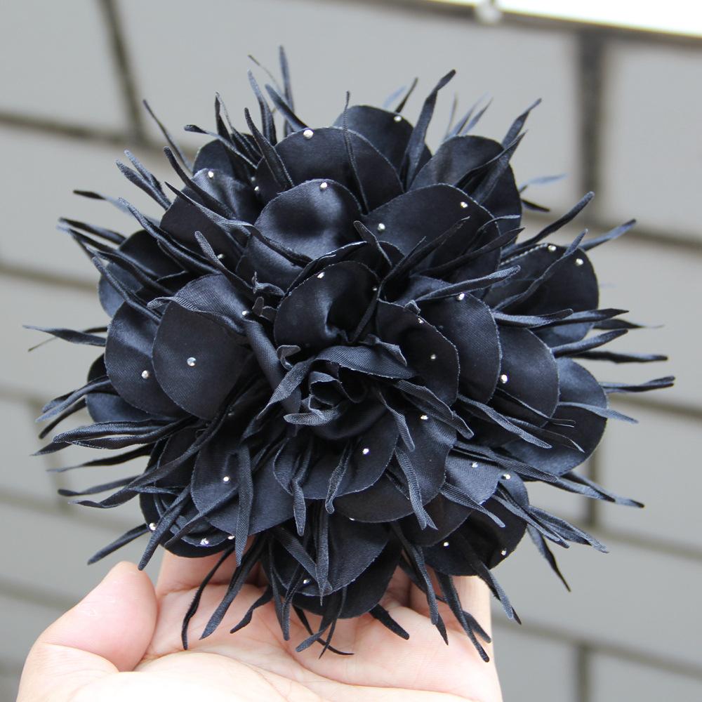 Flower brooch One size
Flower brooch One size