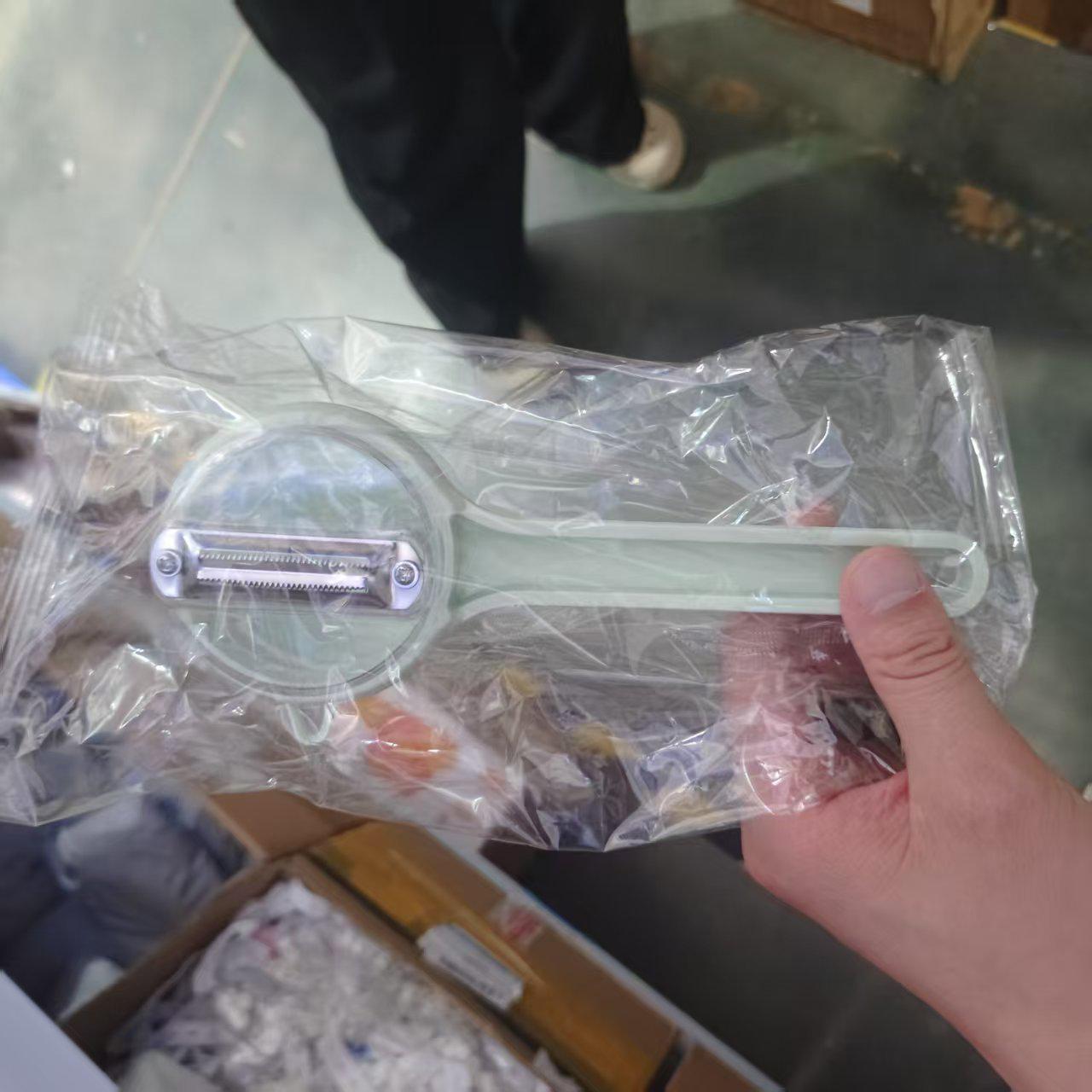 2025 Multifunctional Kitchen Fruit Peeler with Storage OPP Packaging
2025 Multifunctional Kitchen Fruit Peeler with Storage OPP Packaging