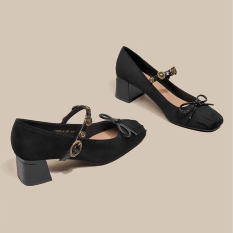 Studded Strap Heels Fall New Pleated Square Toe Shallow Suede Bow Non-Slip Block Heel Single 35
Studded Strap Heels Fall New Pleated Square Toe Shallow Suede Bow Non-Slip Block Heel Single 35