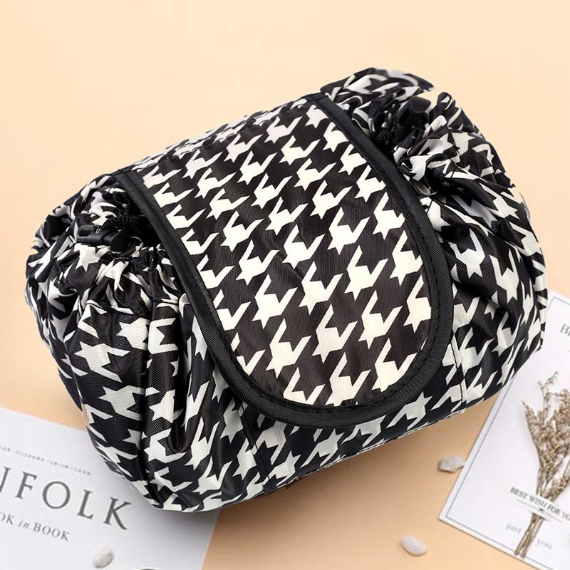 New Women Makeup Bag Simple Plaid Toiletry Bag Portable Large Capacity Storage Bag Stylish Round Drawstring Travel Bags Washable
New Women Makeup Bag Simple Plaid Toiletry Bag Portable Large Capacity Storage Bag Stylish Round Drawstring Travel Bags Washable