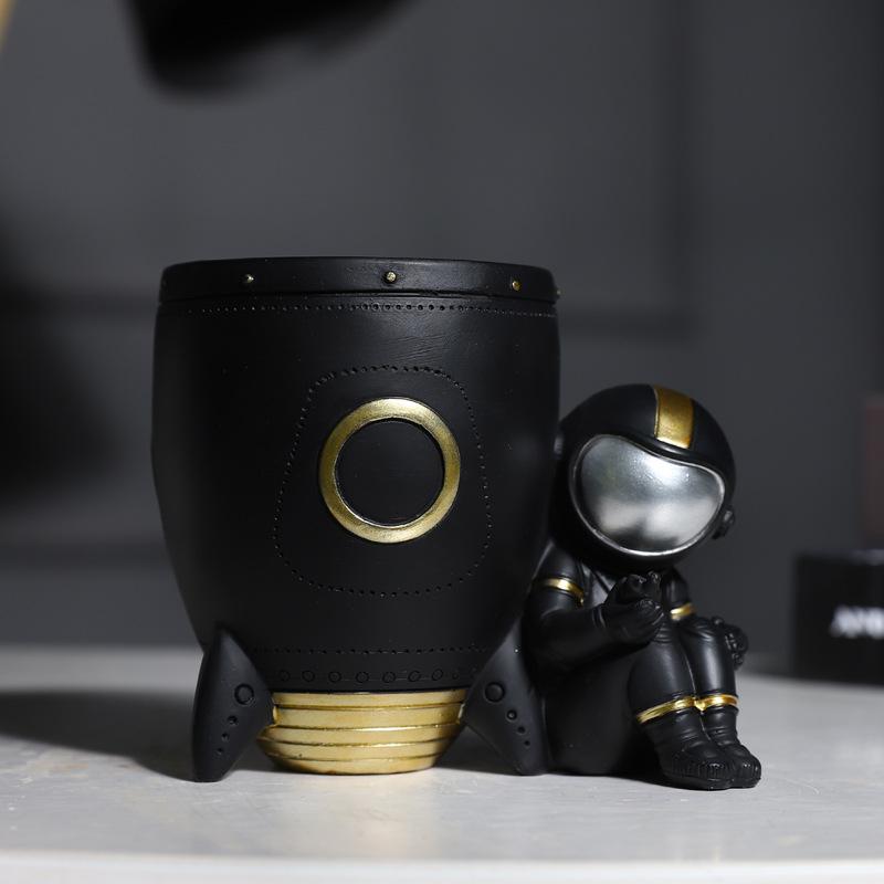1pc Cute Children s Day Astronaut Pen Holder Creative Gift Desktop Decoration Ornament Storage Box Resin Crafts
1pc Cute Children s Day Astronaut Pen Holder Creative Gift Desktop Decoration Ornament Storage Box Resin Crafts