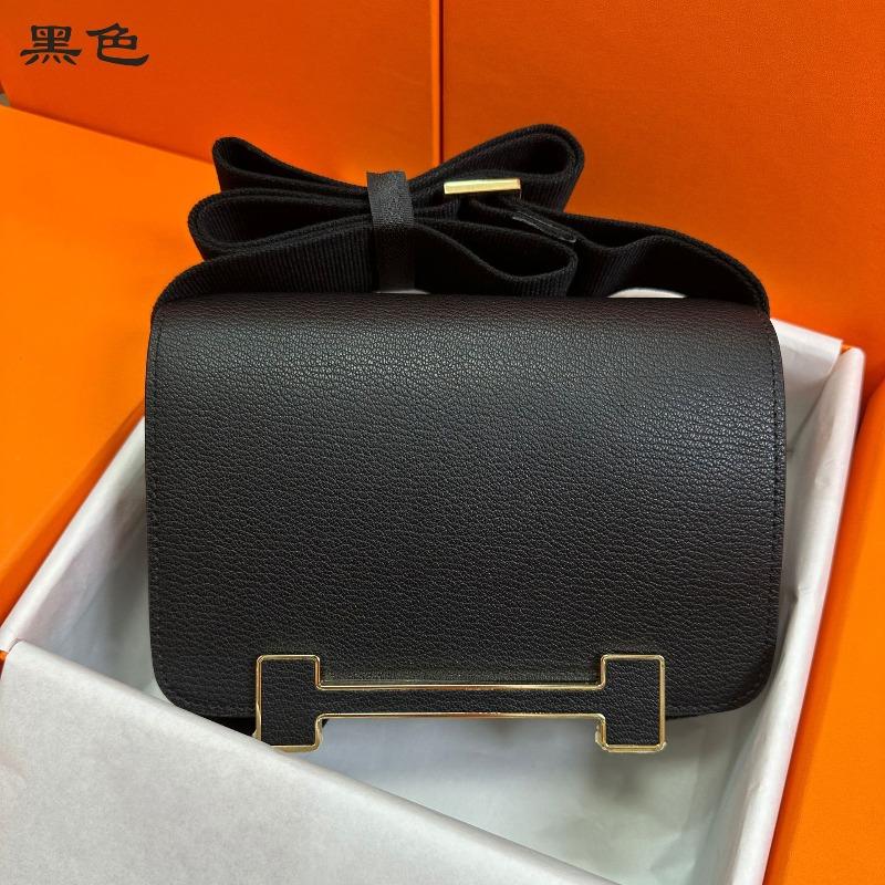 New clogs bag women s leather light luxury fashion high sense shoulder messenger bag versatile small square bag 20cm чорний
New clogs bag women s leather light luxury fashion high sense shoulder messenger bag versatile small square bag 20cm чорний