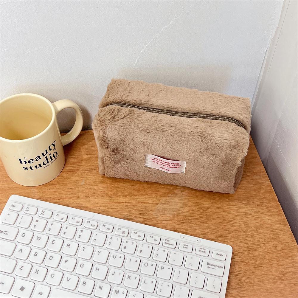 Плюшевая косметичка в корейском стиле — большая, портативная, простая конструкция для средств по уходу за кожей и туалетных принадлежностей
Плюшевая косметичка в корейском стиле — большая, портативная, простая конструкция для средств по уходу за кожей и туалетных принадлежностей