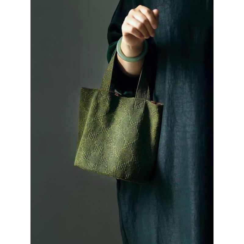 Yating handbag new Chinese style cheongsam Hanfu bucket for mother and daughter birthday gift portable small bag темно-зелений колір
Yating handbag new Chinese style cheongsam Hanfu bucket for mother and daughter birthday gift portable small bag темно-зелений колір
