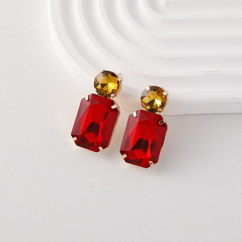 Elegant Silver Needle Diamond-Inlaid Square Stud Earrings for Women - Versatile, Fashionable, and Simple with a High-Class Feel.
Elegant Silver Needle Diamond-Inlaid Square Stud Earrings for Women - Versatile, Fashionable, and Simple with a High-Class Feel.