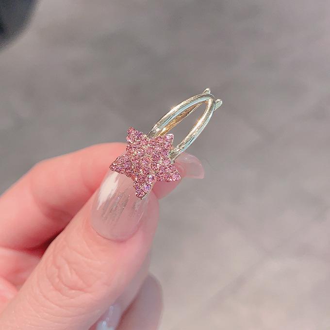 Универсальная мини-заколка-бант для челки на бок
Универсальная мини-заколка-бант для челки на бок