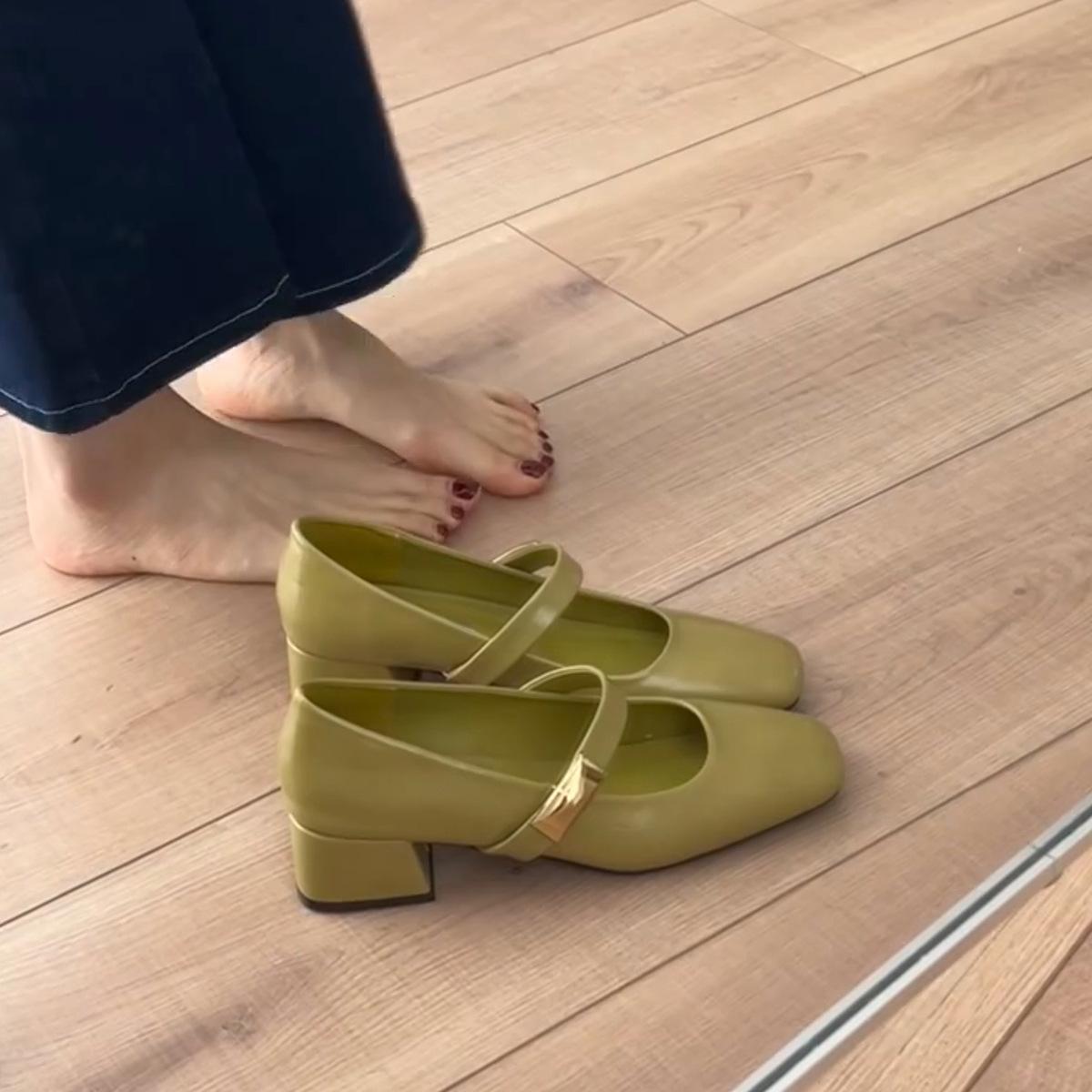 Универсальные туфли на среднем каблуке, женские туфли из кожи с квадратным носком, индивидуальные туфли с небольшим носком, туфли Мэри Джейн с неглубоким носком 35 зелёный
Универсальные туфли на среднем каблуке, женские туфли из кожи с квадратным носком, индивидуальные туфли с небольшим носком, туфли Мэри Джейн с неглубоким носком 35 зелёный