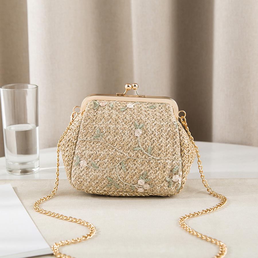 Women s Woven Straw Beach Bags Fashi Small Shell Shoulder Bag Flower Embroidery Bags Ladies Clip Crossbody Handbags for Travel 18x10x15cm
Women s Woven Straw Beach Bags Fashi Small Shell Shoulder Bag Flower Embroidery Bags Ladies Clip Crossbody Handbags for Travel 18x10x15cm