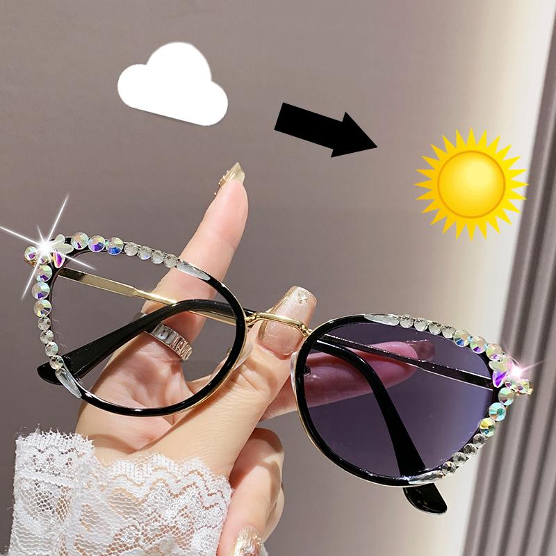 Diamond-studded cat s eye color-changing flat mirror Photochromic Anti Radiation Glasses Metal Eyeglass For Woman Men
Diamond-studded cat s eye color-changing flat mirror Photochromic Anti Radiation Glasses Metal Eyeglass For Woman Men