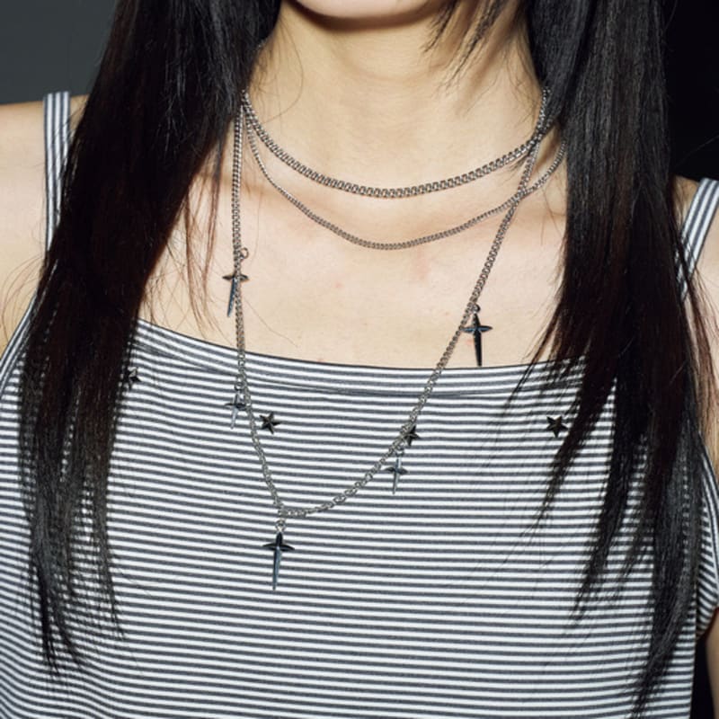 HELENE PARIS Three Chain Mini Cross Necklace OS
HELENE PARIS Three Chain Mini Cross Necklace OS