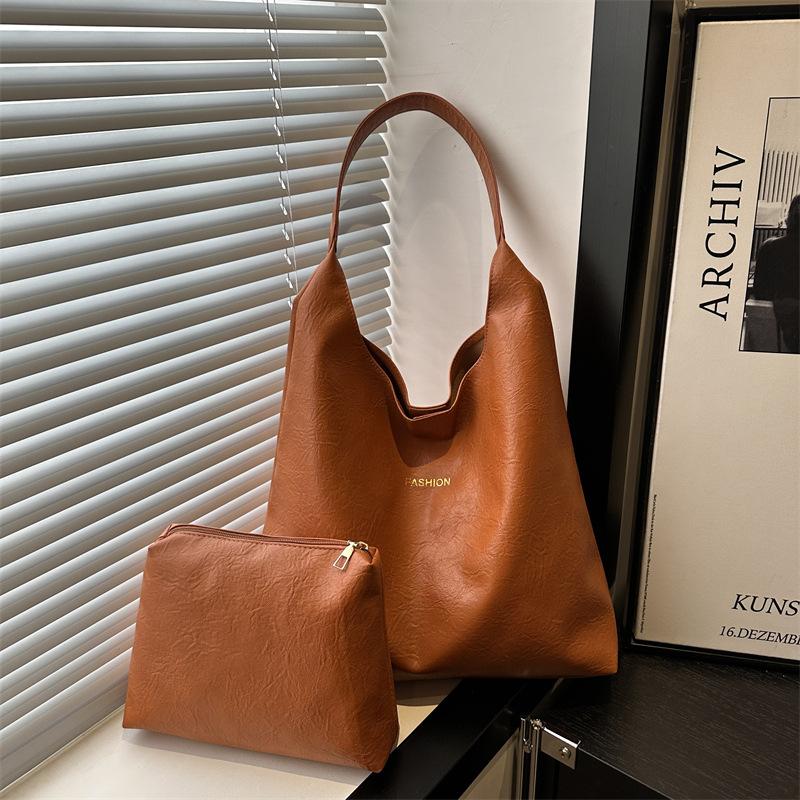 Fashionable and Minimalist Large Capacity Tote Bag 2026 New Retro Versatile Single Shoulder Handbag Comes with A Small Bag коричневий
Fashionable and Minimalist Large Capacity Tote Bag 2026 New Retro Versatile Single Shoulder Handbag Comes with A Small Bag коричневий