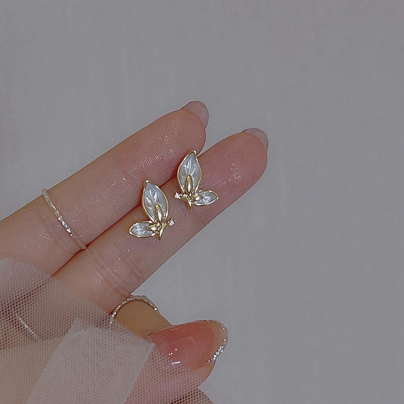 New Fashion Hollow Flower Earrings for Women Gentle Temperament Senior Sense Earring Wedding Party Jewelry Gift Wholesale
New Fashion Hollow Flower Earrings for Women Gentle Temperament Senior Sense Earring Wedding Party Jewelry Gift Wholesale