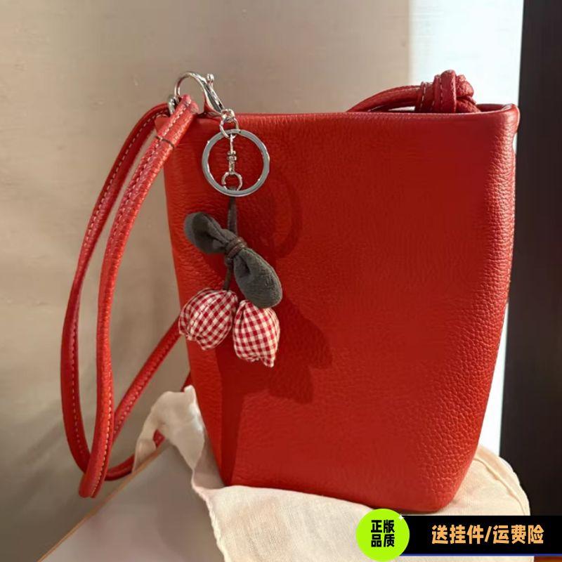 South Chlo2nd Yuyuan Midsummer Tote Bag Women 2025 Summer New Mobile Phone Bag Shoulder Shoulder Small Bag Cherry Red
South Chlo2nd Yuyuan Midsummer Tote Bag Women 2025 Summer New Mobile Phone Bag Shoulder Shoulder Small Bag Cherry Red
