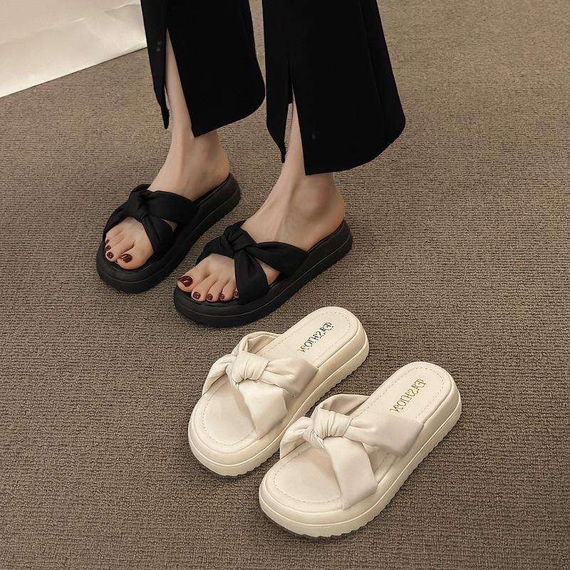 Fairy wind soft bottom heightening slippers outer wear women s summer new fashion thick bottom word out beach sandals 40
Fairy wind soft bottom heightening slippers outer wear women s summer new fashion thick bottom word out beach sandals 40