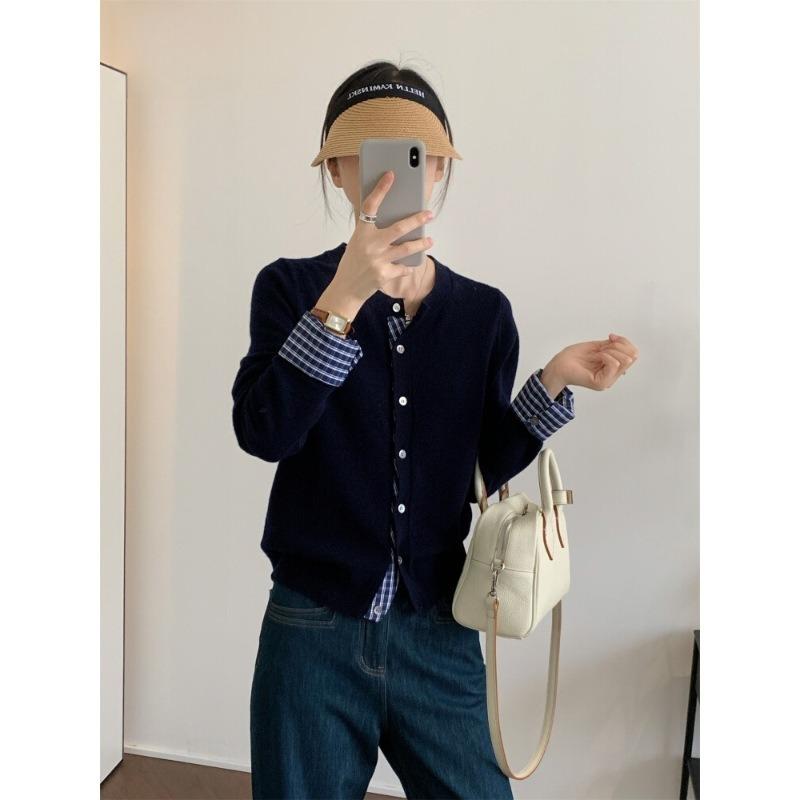 Spring and autumn fashion loose lazy style plaid fake two-piece splicing knitted casual cardigan women s top coat L Темно-синій
Spring and autumn fashion loose lazy style plaid fake two-piece splicing knitted casual cardigan women s top coat L Темно-синій